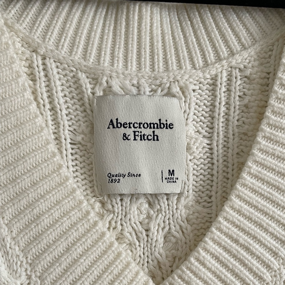 Abercrombie and Fitch Oversized Cable Knit Sweater Vest